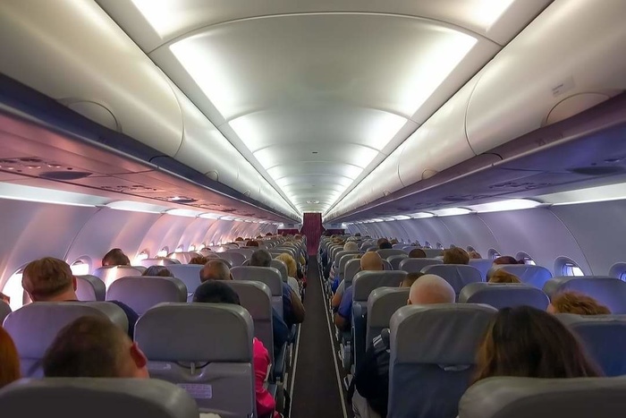 В авиакомпании рассказали, почему приглушают свет в салоне при взлёте и посадке
