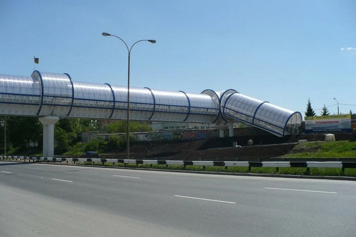 На ЕКАД построят огромный надземный пешеходный переход с лифтами