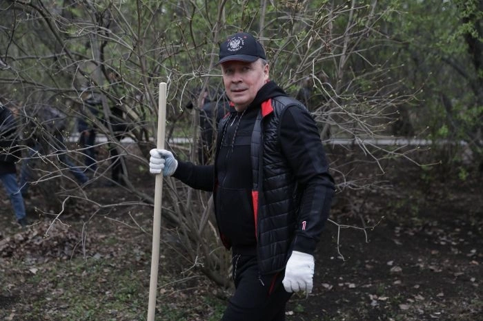 Мэр Орлов сообщил, почему на дорогах столько ям, если их постоянно ремонтируют