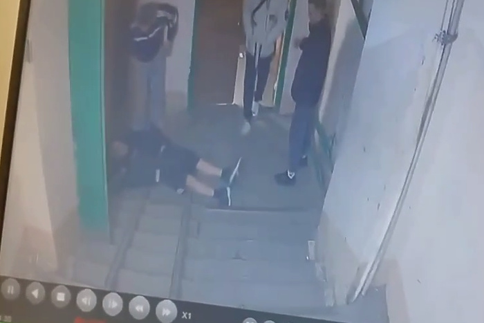 На Старой Сортировке подростки разгромили подъезд