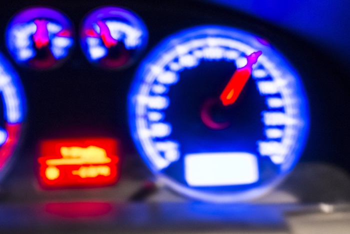 За превышение скорости на 130 км/ч Госдума предложила отбирать права на 2 года
