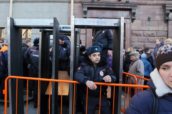 В Госдуме поддержали запрет на выезд полицейских за границу