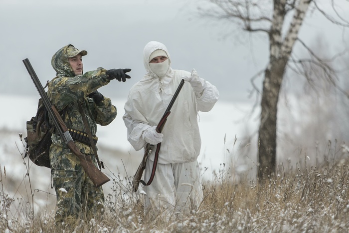 На Урале охотник по неосторожности застрелил егеря-загонщика