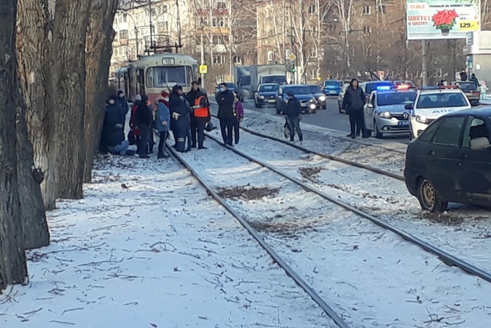 Перебегали дорогу в неположенном месте: стали известны подробности смертельного ДТП на Технической