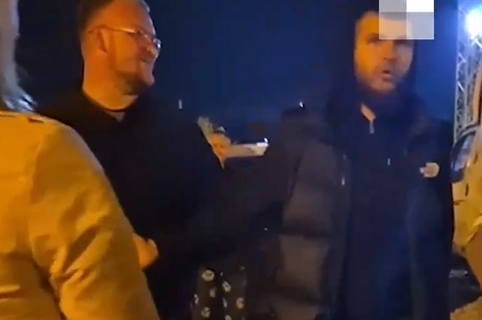 На Уралмаше у жителей новостроек отобрали парковку