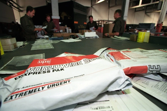 Отдел полиции в Москве получил из-за границы посылку с 5 кг спайса