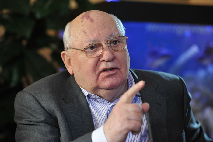 Михаил Горбачев: США развозят по миру свою демократию, как кофе в пакетиках