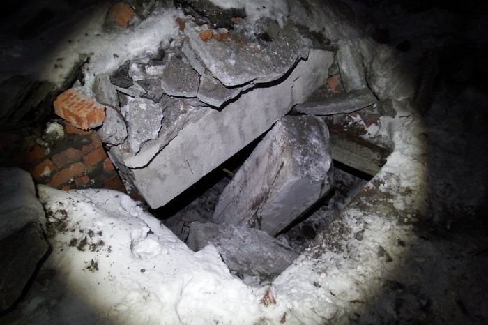 В Свердловской области в канализационном колодце найдено тело мужчины