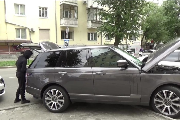 В Екатеринбурге задержан водитель Range Rover, имеющий около 200 штрафов за нарушения ПДД