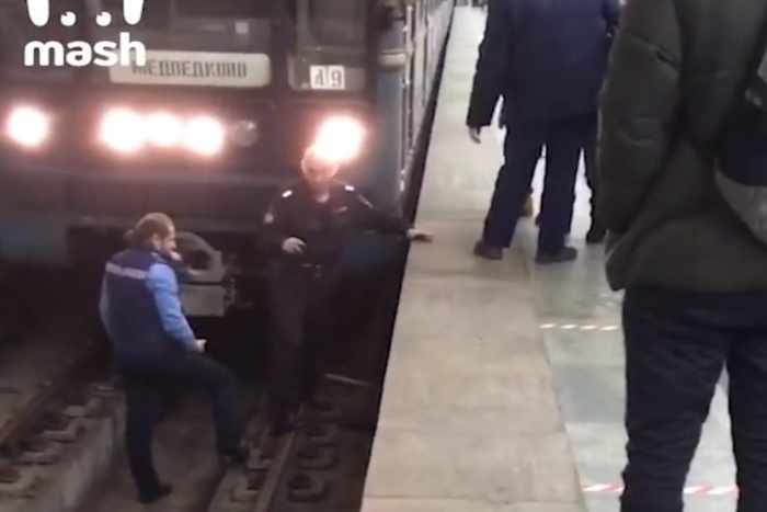 Машинист спас ребенка, упавшего на рельсы метро — видео