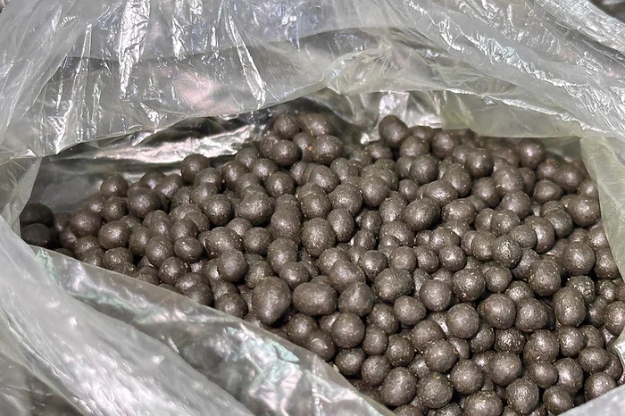 В Кольцово по прилете задержали иностранца с 7 кило насвая «для личного употребления»