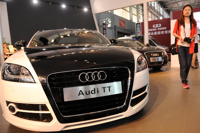 Лошагину приходят штрафы от ГИБДД на Audi TT, находящиеся на ответхранении