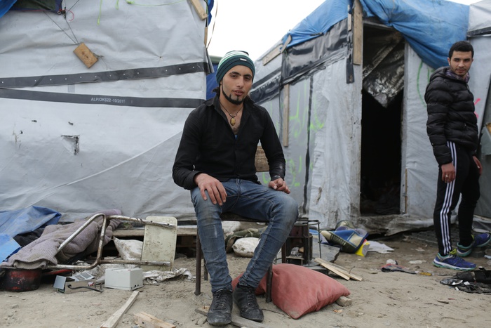 Полторы тысячи мигрантов эвакуированы из нелегального лагеря во Франции
