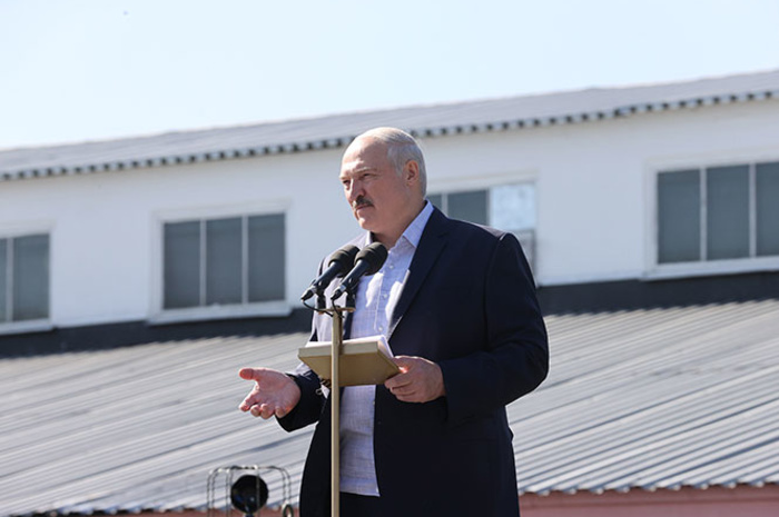 Лукашенко наградил силовиков после подавления митингов и избиения недовольных