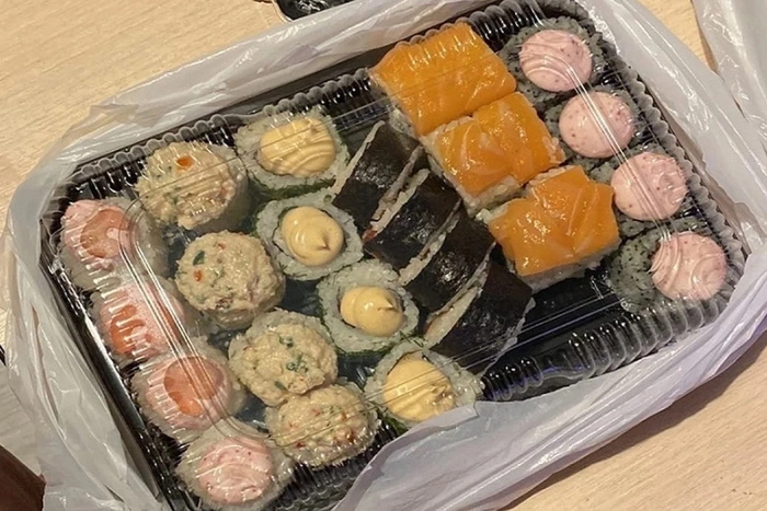 В Екатеринбурге курьер доставки съел часть заказа клиентов