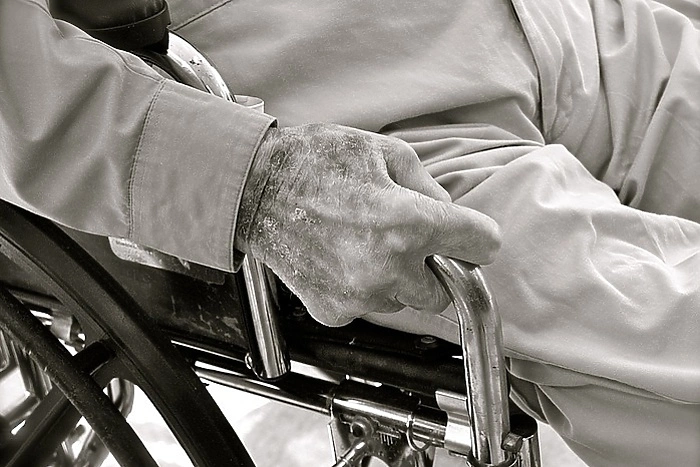 Свердловский соцработник погасила кредиты, украв деньги у пенсионера