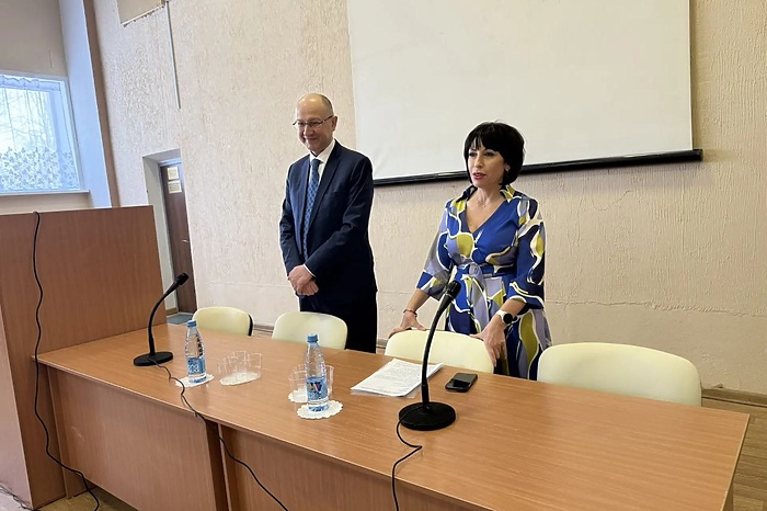 Глава свердловского Минздрава представила коллективу нового главу ЦГБ №7 Екатеринбурга