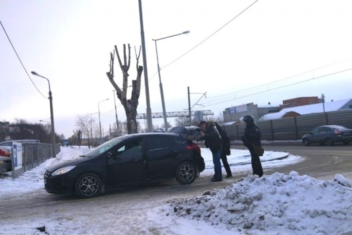 Машины обыскивают, карманы обшаривают: в аэропорт Кольцово нагрянули силовики