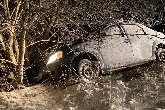 В Свердловской области ребенок с разрешения отца взял машину и едва не разбился в ДТП
