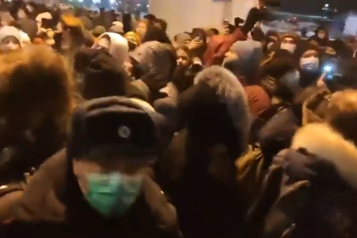 Около 70 сторонников Навального задержаны, трое пострадали физически