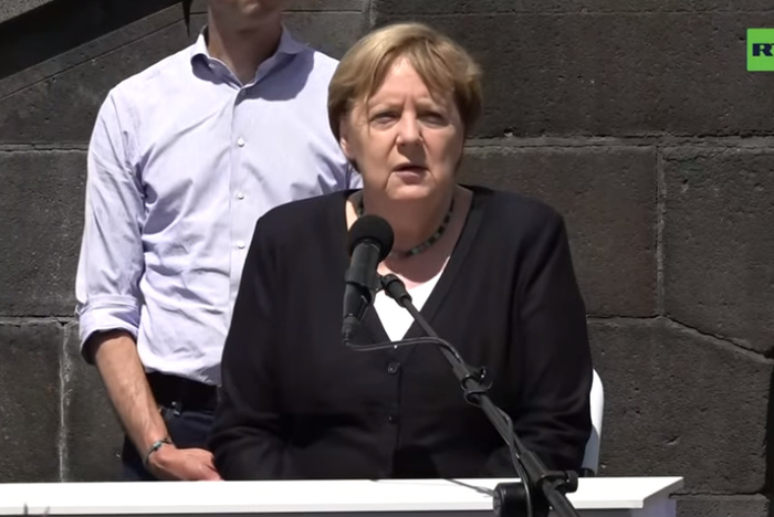«Нет таких слов». Меркель не смогла описать масштаб разрушений от наводнения в Германии