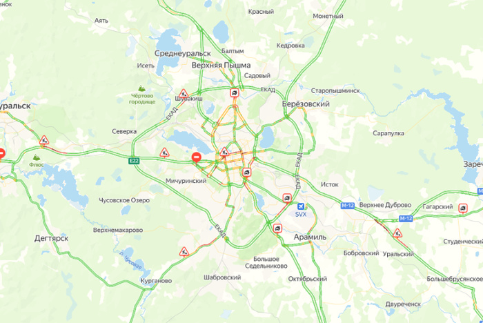 Свердловчане массово застряли в пробках на всех трассах региона