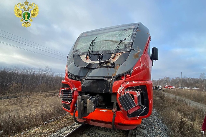 Поезд «Орлан» сообщением Екатеринбург — Челябинск столкнулся с мусоровозом