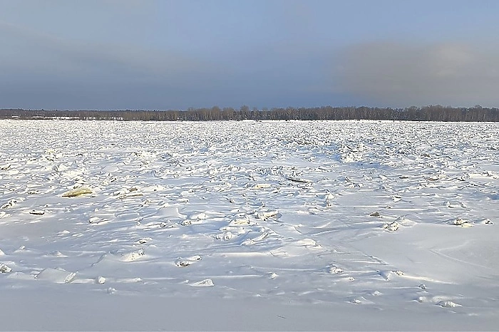 Поиски утонувшего на Белоярском водохранилище во время катания на снегоходе продолжаются