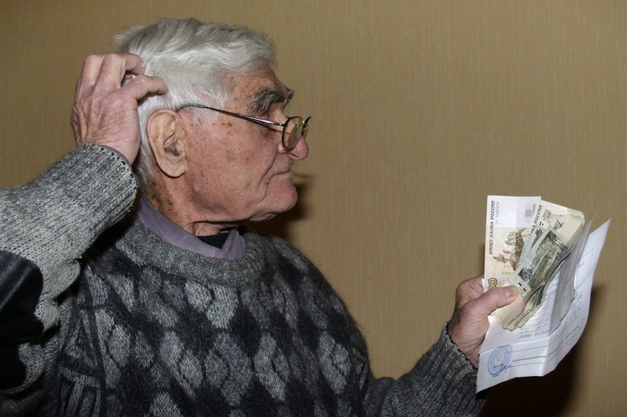«Коммерсантъ» узнал о решении кабмина вернуть накопительную пенсию