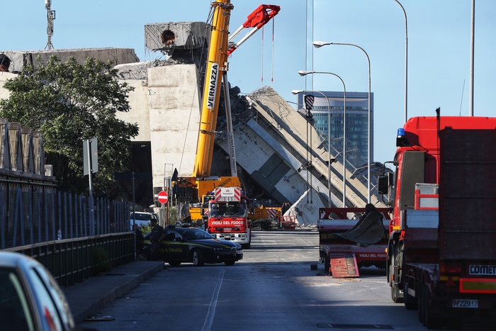 Названа причина обрушения моста в Генуе