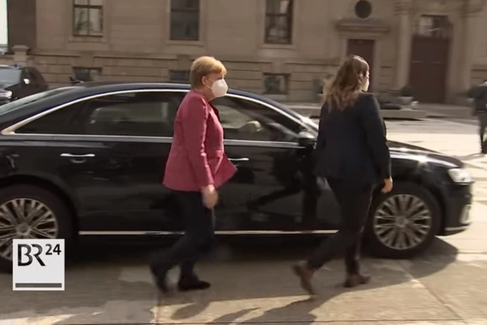 Bild узнала об отмене Меркель записи на прививку против COVID-19