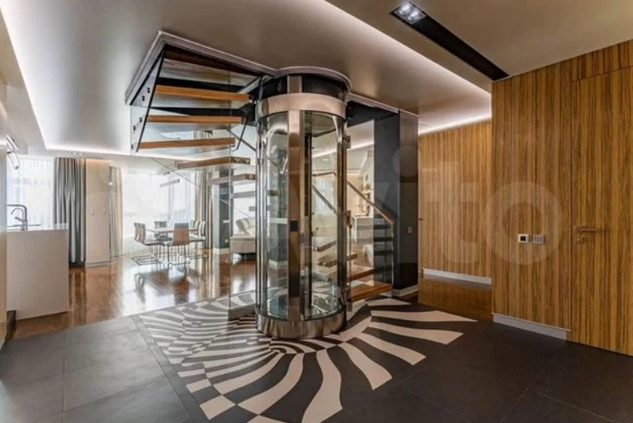 В центре Екатеринбурга в жилом доме продается четырехуровневый пентхаус с лифтом за 108 млн