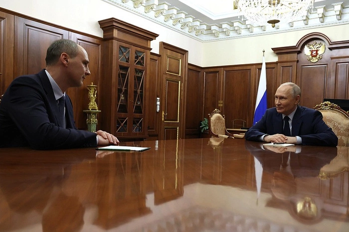 Свердловский губернатор готовится к встрече с Путиным