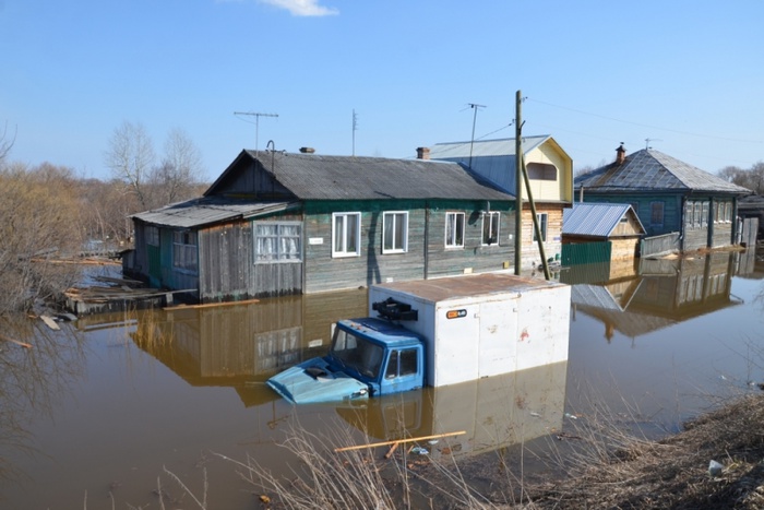 Еще один город уходит под воду из-за паводка в Свердловской области