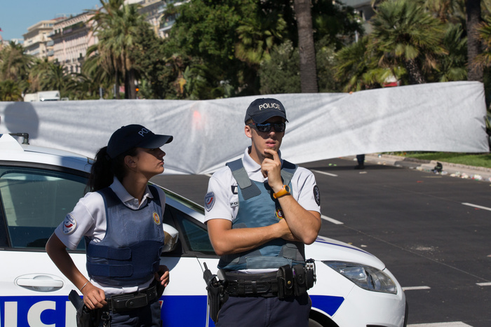 В Ницце взорвали сверток, эвакуировали аэропорт и задержали подозреваемого