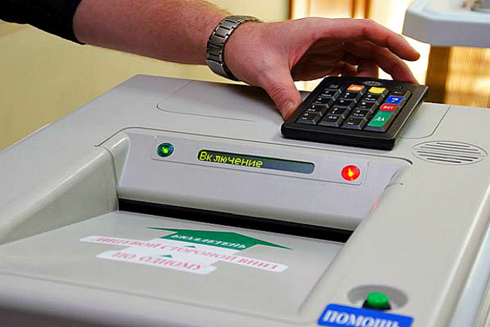 За два часа до окончания выдвижения в избирком еще пришел кандидат в губернаторы