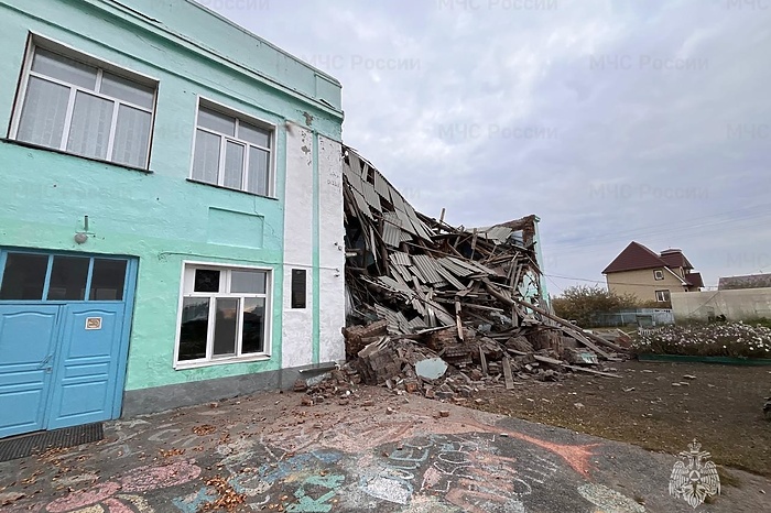 Школа в Новосибирской области, частично обрушившаяся сегодня, была построена в 1937 году