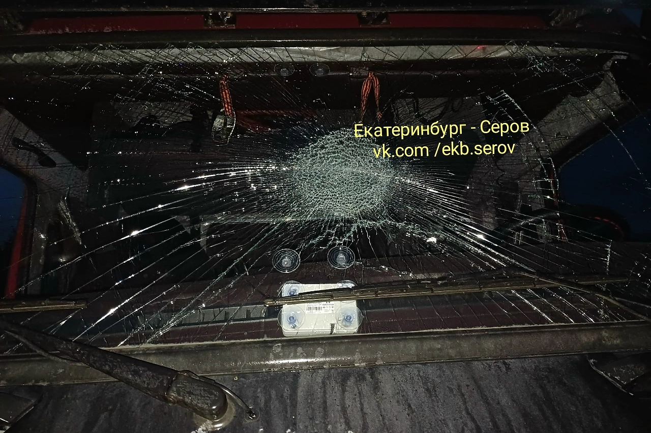 На Серовском тракте дети с моста разбивают стекла движущимся внизу автомобилям (ФОТО)