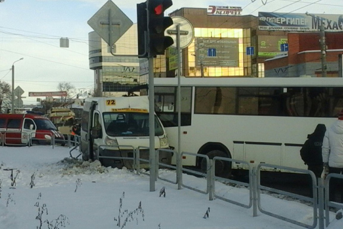 В Челябинске скончался один из пострадавших в ДТП с автобусом и маршруткой