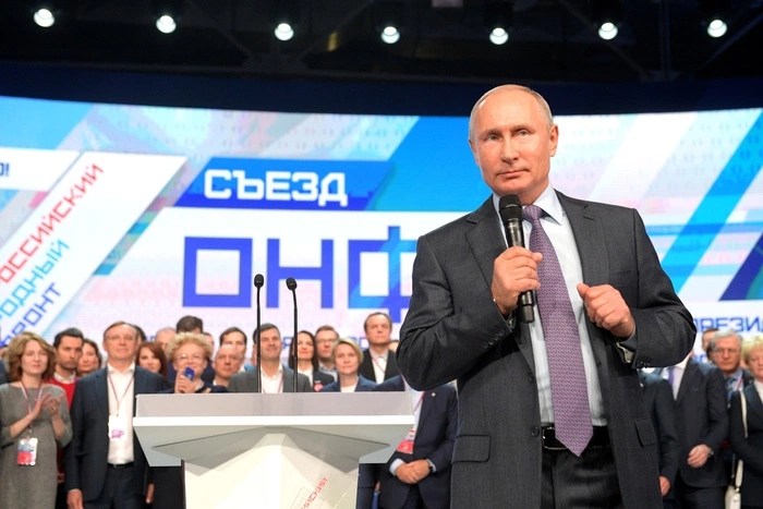 Набивший татуировку с Путиным украинский артист получил российский паспорт