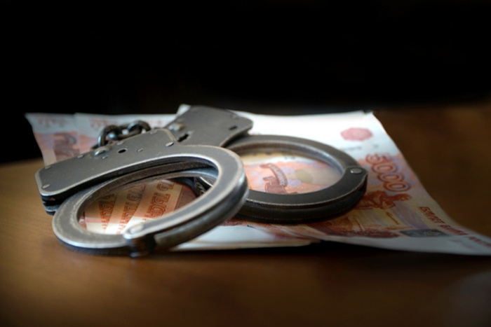 В Екатеринбурге задержали за взятку экс-сотрудницу МВД