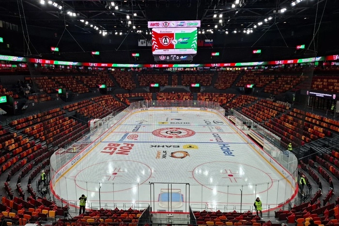 Екатеринбуржцы несколько часов безуспешно пытались купить билеты на игру «Автомобилиста»