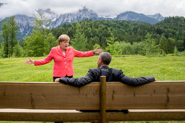 Соцсети взорвало главное фото саммита G7