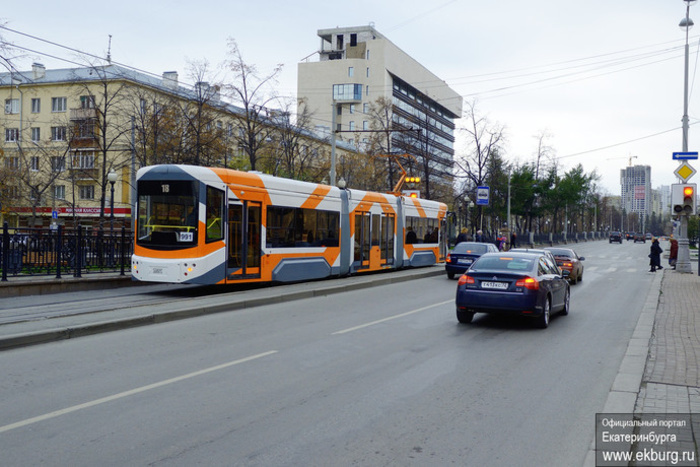 Первый низкопольный трамвай начал курсировать по Екатеринбургу