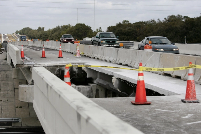 Росавтодор направит 2,5 млрд руб. на ремонт аварийных мостов в 2017 году