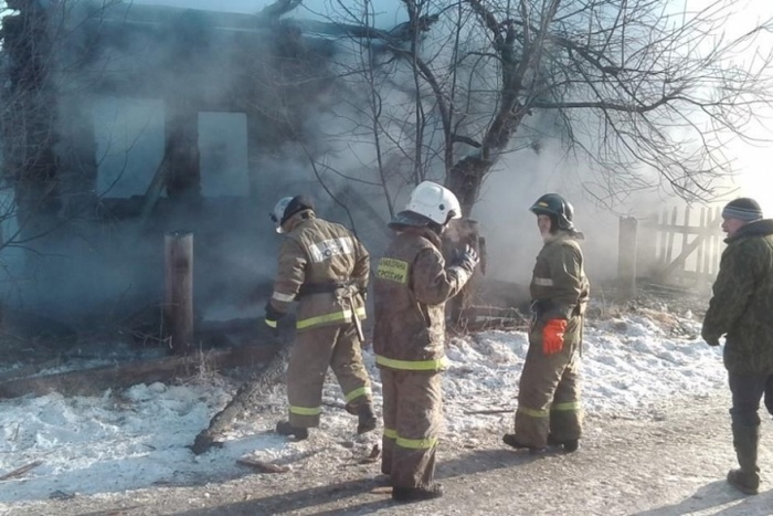 Трое детей погибли на пожаре в Свердловской области
