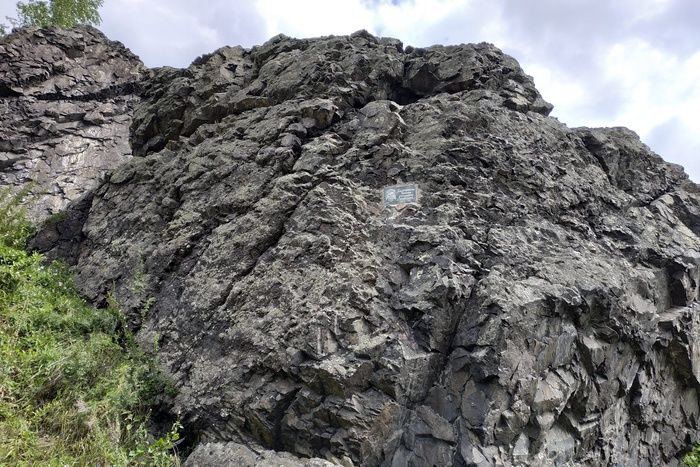 Группа туристов из Екатеринбурга попала под камнепад в горах Алтая, один погиб