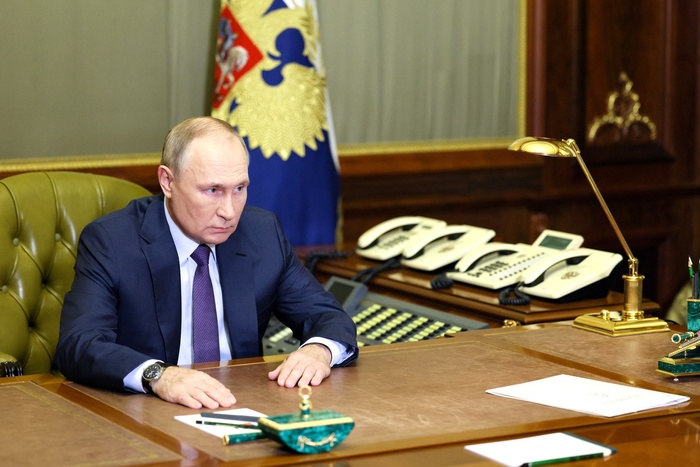 Путин назначил двойные оклады чиновникам, которые отправятся на новые территории