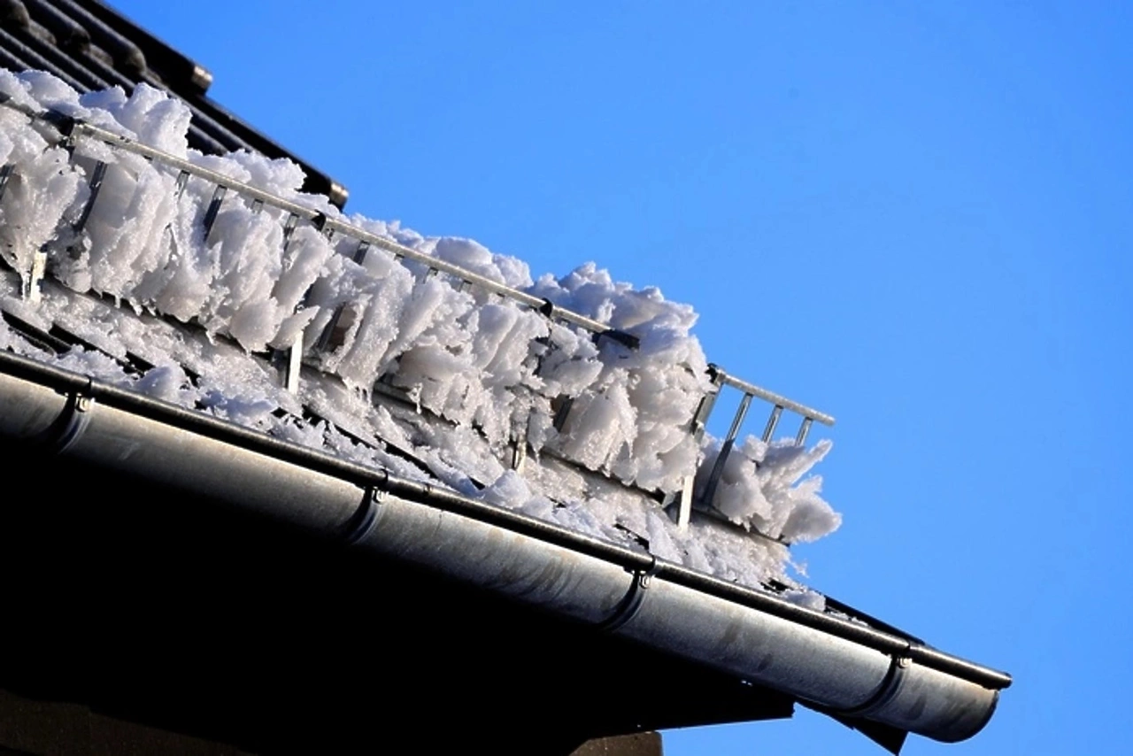 Свердловчанина задержали за обрушение ледяных глыб на головы прохожих