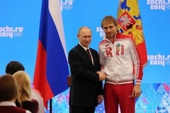 СМИ: Олимпийским чемпионам Сочи подарят по Mercedes